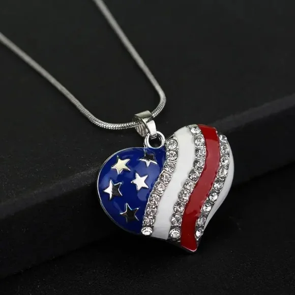 Exquisite Heart-Shaped Rhinestone Pendant Necklace - Dazzling Zinc Alloy Jewelry - Picture 2 of 7